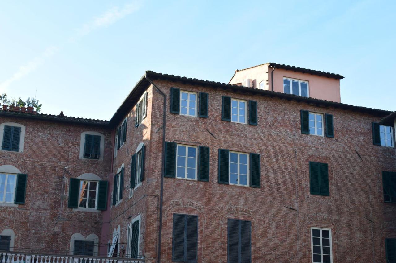 Al Carmine Apartments Towers View With Ac Lucca Bagian luar foto