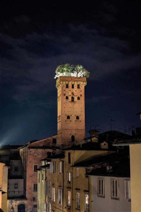 Al Carmine Apartments Towers View With Ac Lucca Bagian luar foto