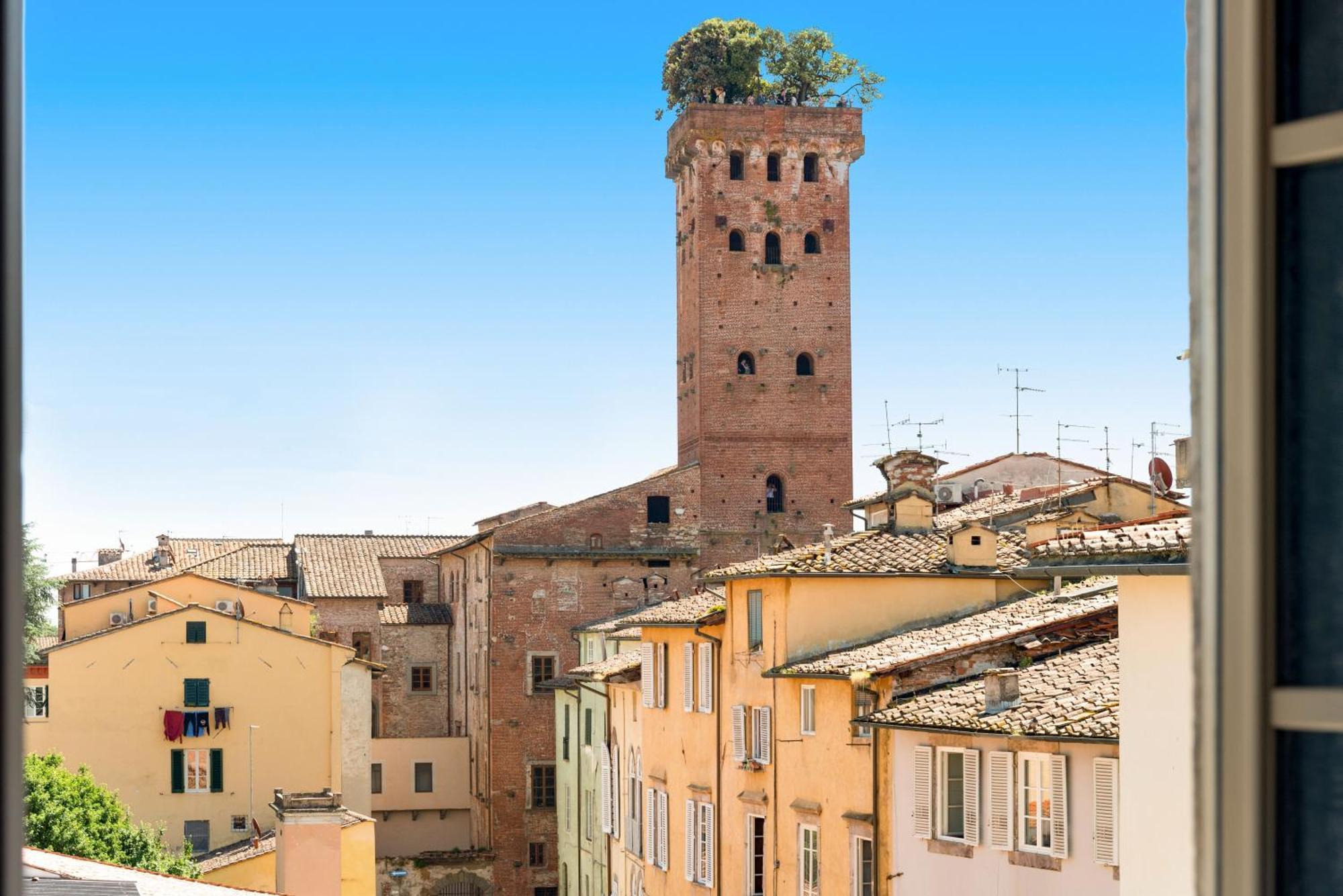 Al Carmine Apartments Towers View With Ac Lucca Bagian luar foto